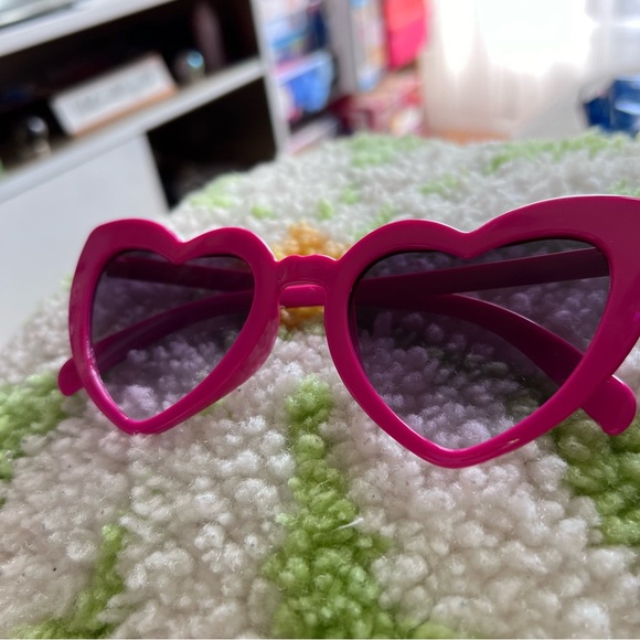Official BARBIE sunglasses in Barbie pink! - Picture 6 of 10